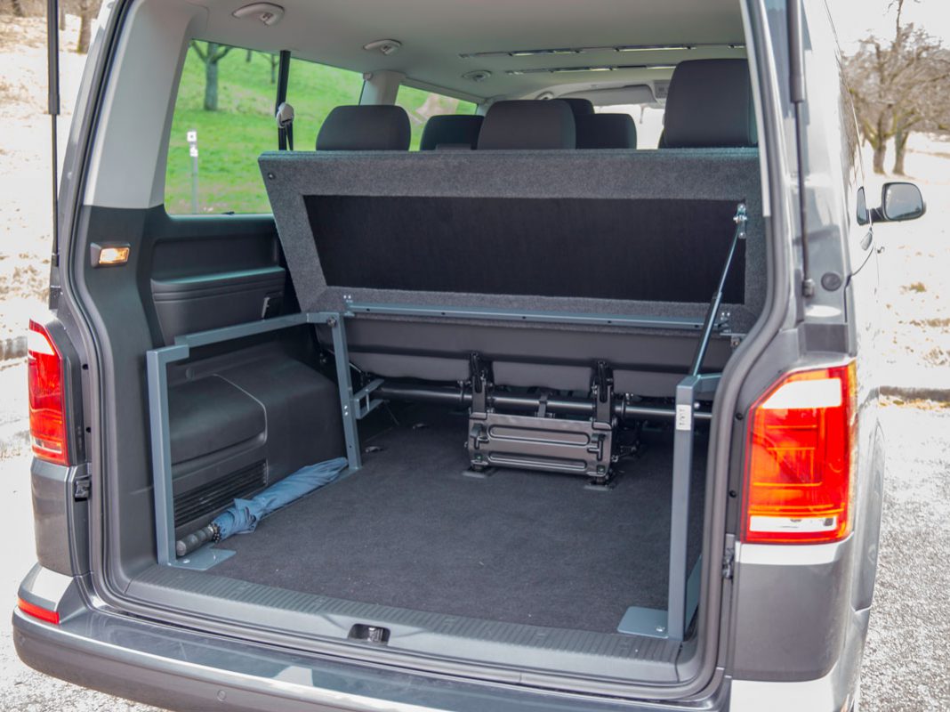 9 Sitzer mit großem Kofferraum mieten